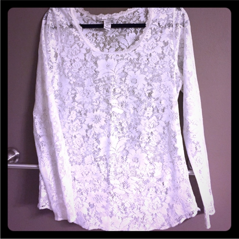 Women's White Lace Long-Sleeve Top